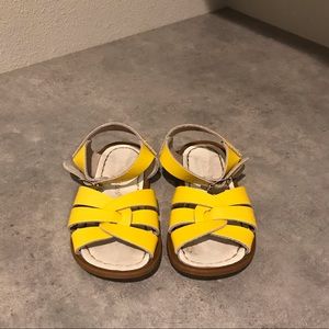 EUC Toddler Girls Saltwater Sandals